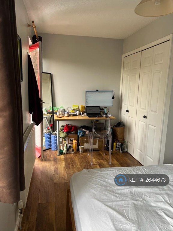 3 bedroom flat in Bywater Place, London, SE16 (3 bed) (#2644673)