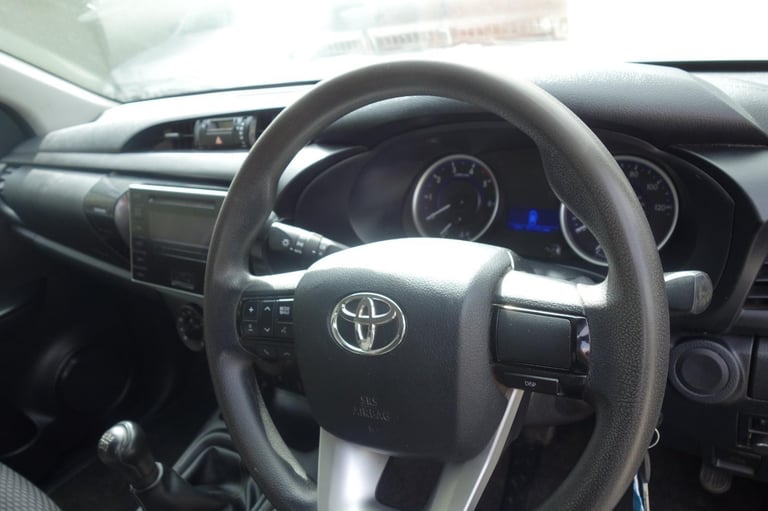 Toyota Hilux 2.4 D-4D Active Pickup Double Cab 4dr Diesel Manual 4WD ... 2020/70