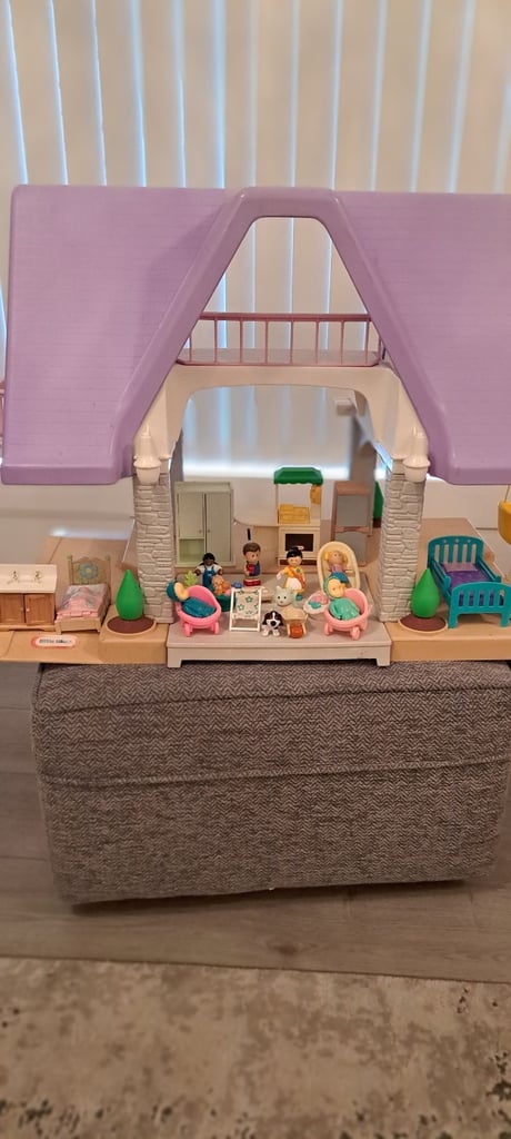 Little Tikes Dolls house 