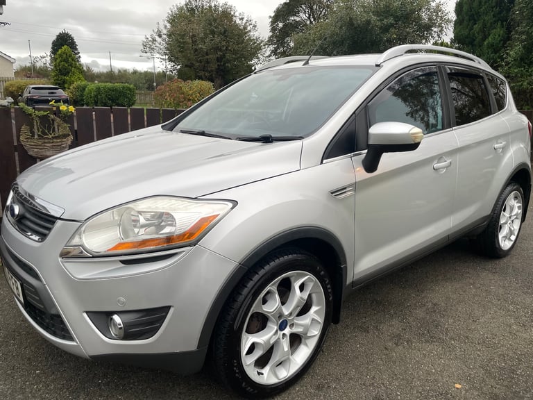 FORD KIGA  TITIANIUM HIGH SPEC 