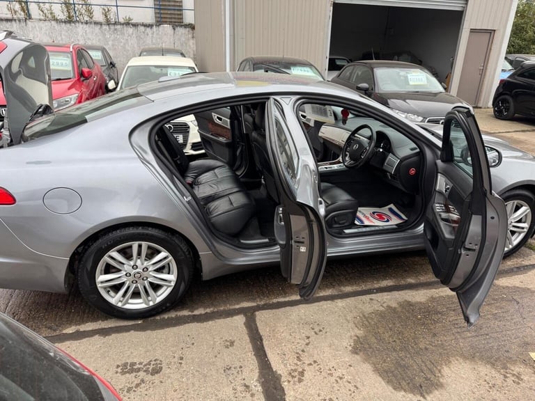 JAGUAR XF 2.2d Luxury Auto Euro 5 (s/s) 4dr 2011