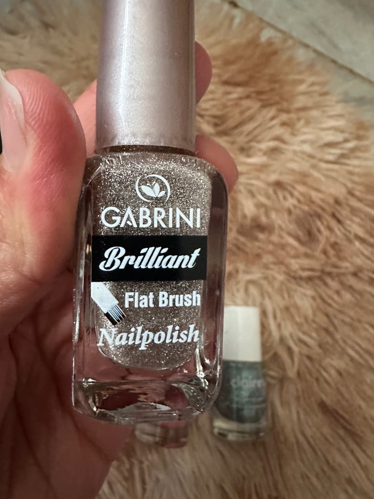 Nail polish 