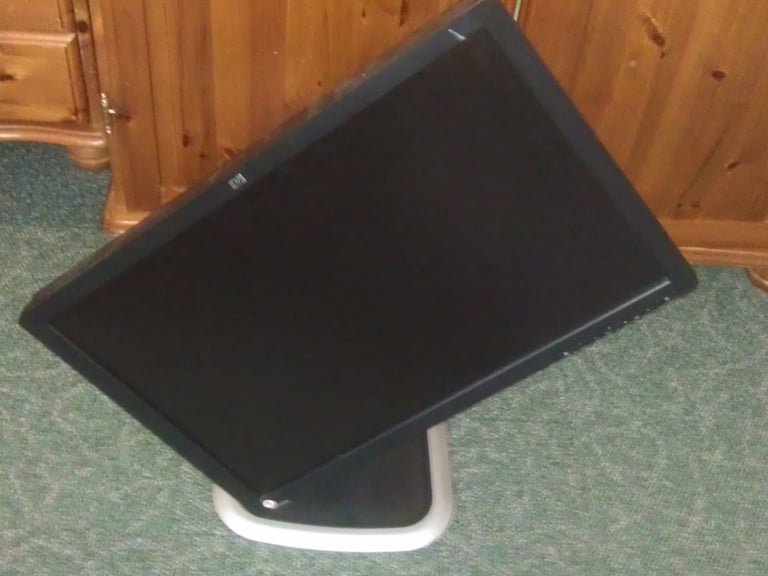 HP L2445w 24-inch widescreen LCD Monitor + free HP 3180 PRINTER - SCANER- COPIER with ink
