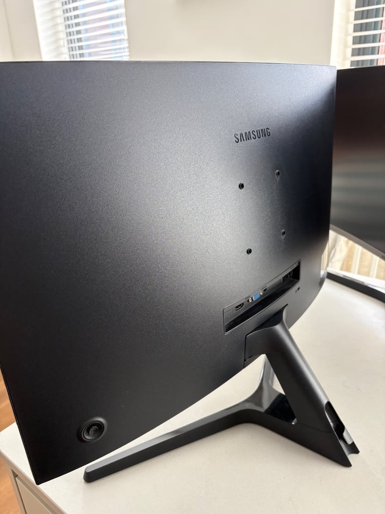Two Samsung Curved Monitors  27”  – £200 for both!