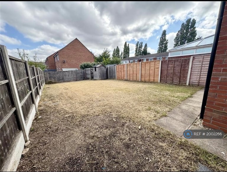 3 bedroom house in Goscote Lane, Walsall, WS3 (3 bed) (#2002266)