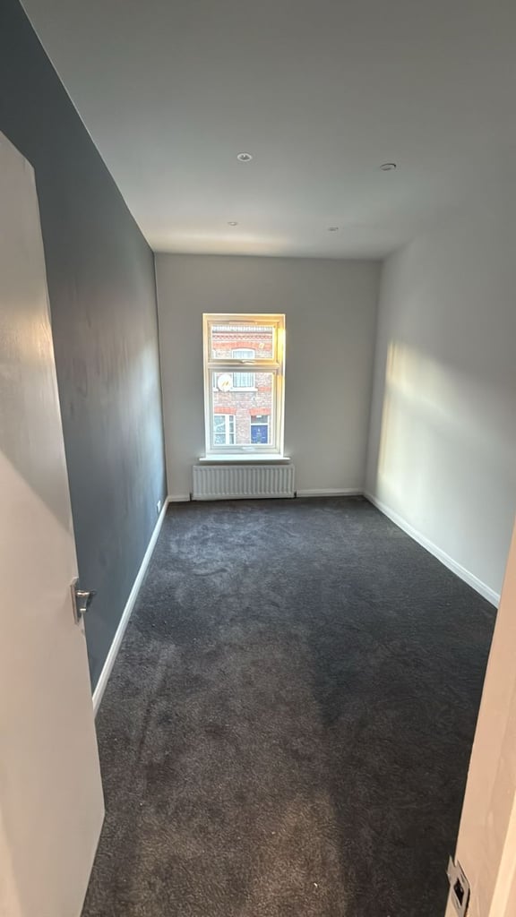 *** 2 BEDROOM FLAT*** FULLY REFURBISHED***NEAR TO STATION*** FAMILIES ONLY 