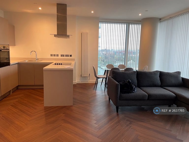 3 bedroom flat in Lightbox, Media City Uk, Salford, M50 (3 bed) (#2637765)