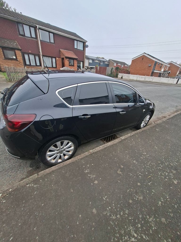 Vauxhall, ASTRA, Elite Hatchback, 2012, Manual, 1956 (cc), 5 doors