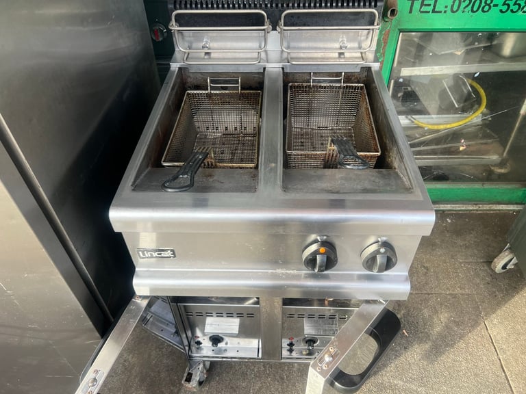 LINCAT GAS FRYER TWIN TANK  CATERING COMMERCIAL  TAKE AWAY RESTAURANT SHOP 