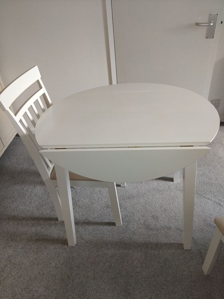 Dining table with chairs 
