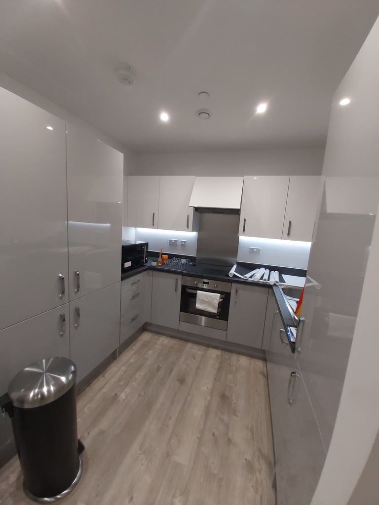 LARGE ROOM FOR RENT IN HIGH STREET HOUNSLOW TW3 