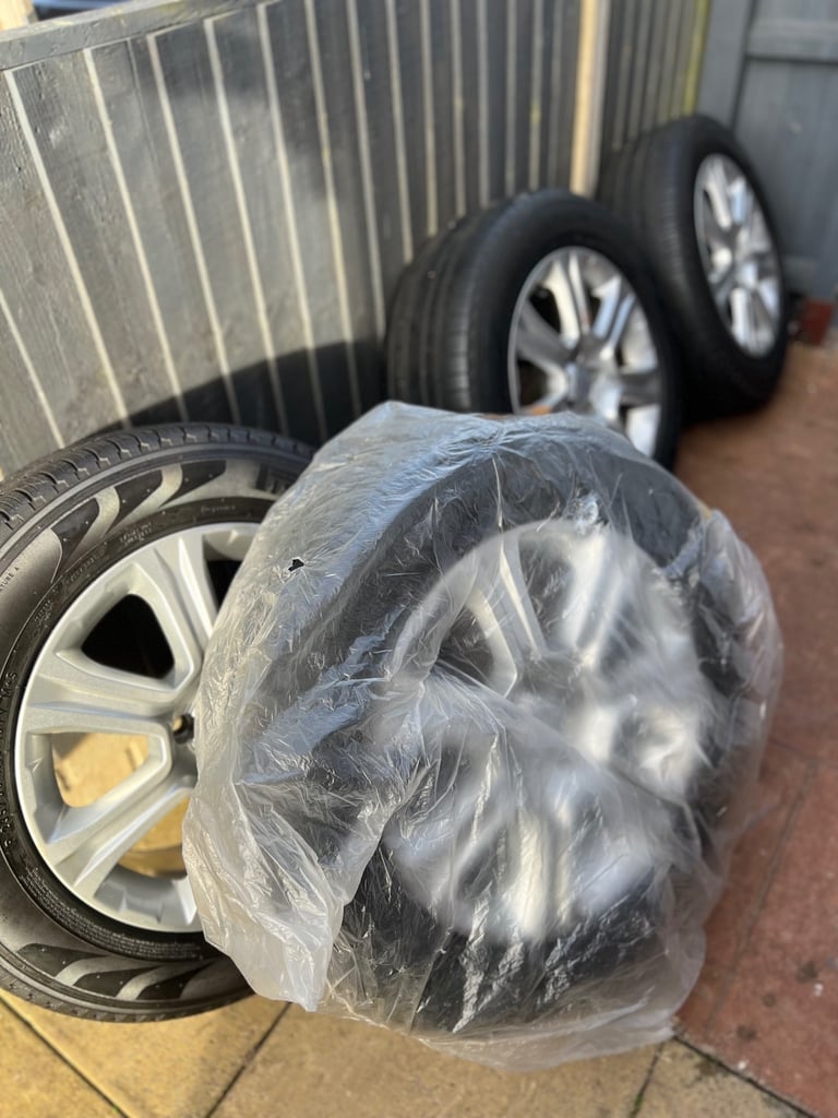 Land Rover alloys