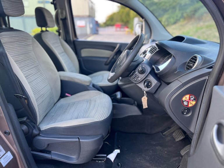 2011 Renault Kangoo 1.6 16V Expression Auto Euro 5 5dr MPV Petrol Automatic