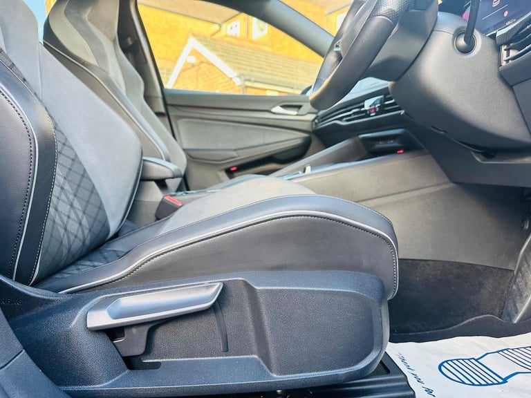 2021 Volkswagen Golf 1.5 eTSI MHEV R-Line DSG Euro 6 (s/s) 5dr HATCHBACK Petrol/Electric Hybrid A...