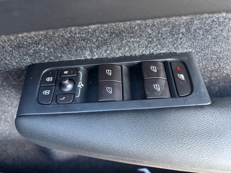 2019 Volvo XC40 1.5 T3 Momentum Pro Euro 6 (s/s) 5dr ESTATE Petrol Manual