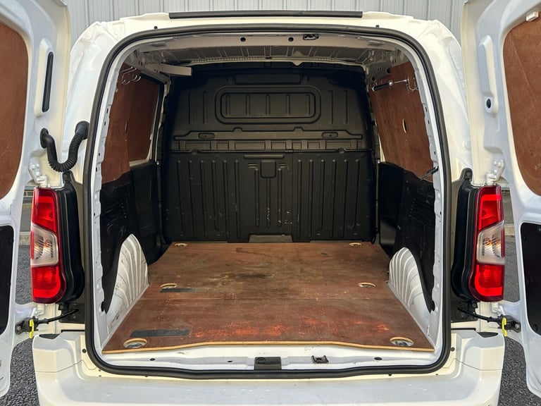 2020 Vauxhall Combo 2300 1.5 Turbo D 100ps H1 Sportive Van PANEL VAN Diesel Manual