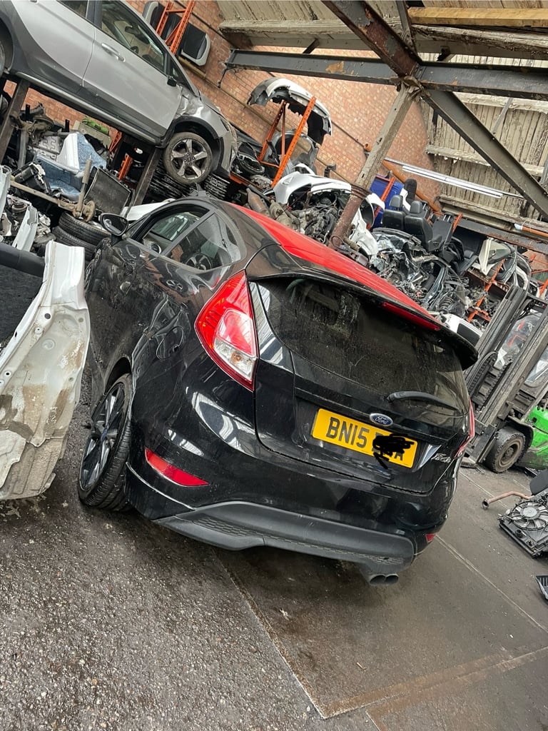 2015 Ford fiesta BREAKING 