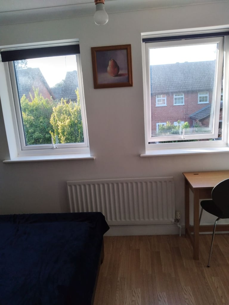 2 bed house for rent, close to centre & Rg12 9RT