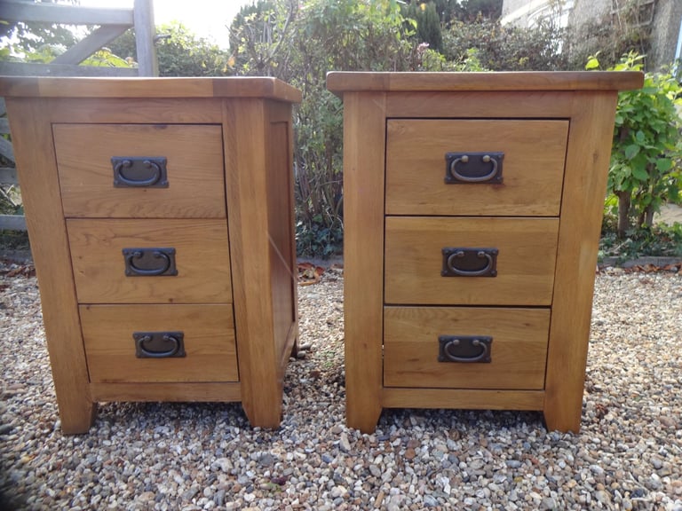 image for SOLID OAK~~ LARGE BEDSIDE CABINETS x2 ~~~