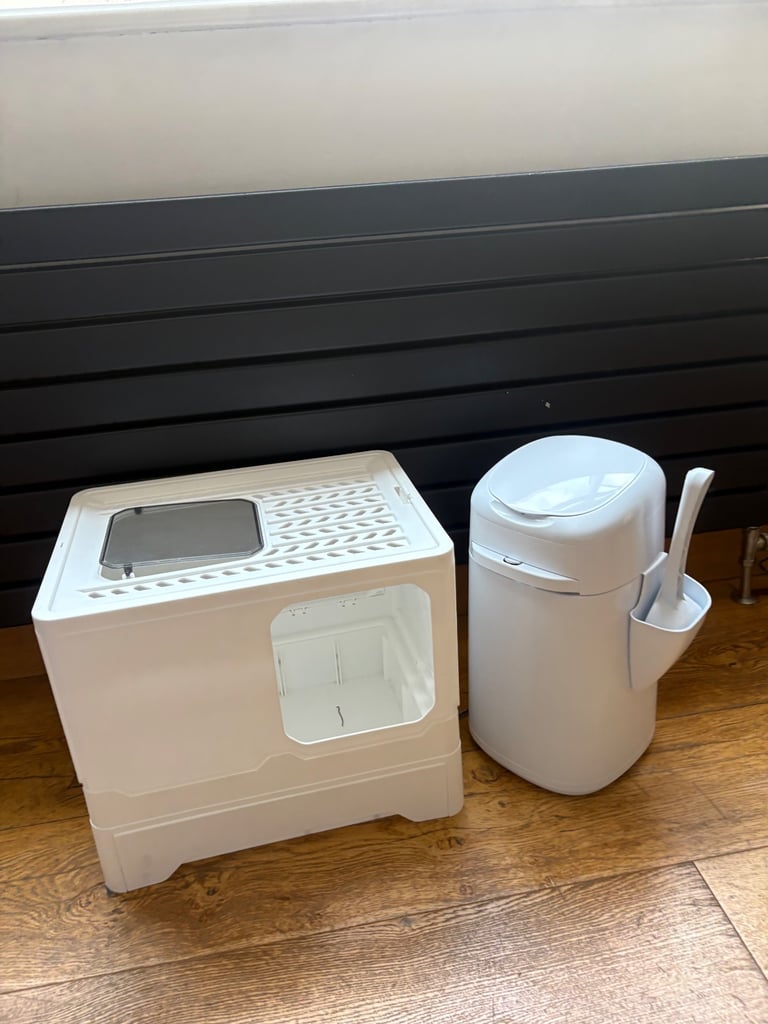Modern Cat Litter Box + Matching Waste Bin with Scoop – Excellent Condition