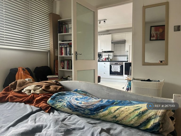 1 bedroom flat in Tregunter Road, London, SW10 (1 bed) (#2675161)