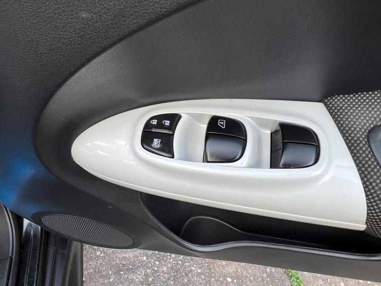 2016 Nissan Juke 1.5 dCi N-Vision SUV 5dr Diesel Manual Euro 6 (s/s) (110 ps) HATCHBACK Diesel Ma...