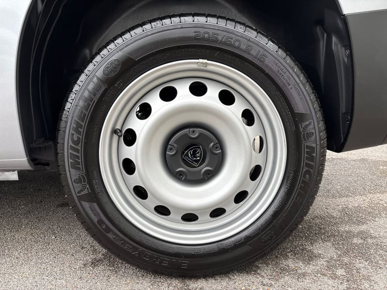 2025 Peugeot Partner 1.5 BlueHDi 100 Professional Van Van Diesel Manual