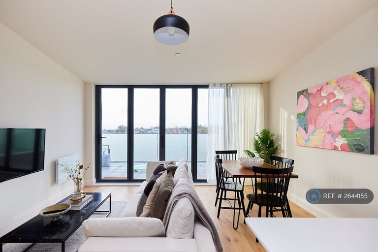 2 bedroom flat in Regency Court, London, E18 (2 bed) (#2644155)