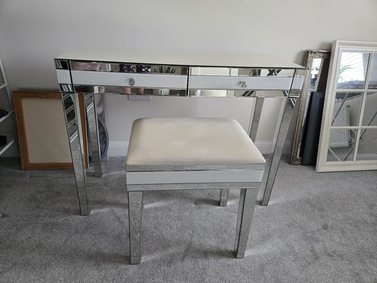 image for Mirror dressing table