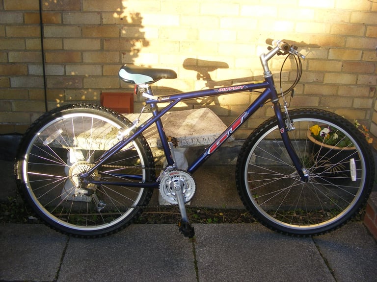 GT OUTPOST 26" WHEEL BIKE 16" FRAME IN GREAT WORKING CONDITION