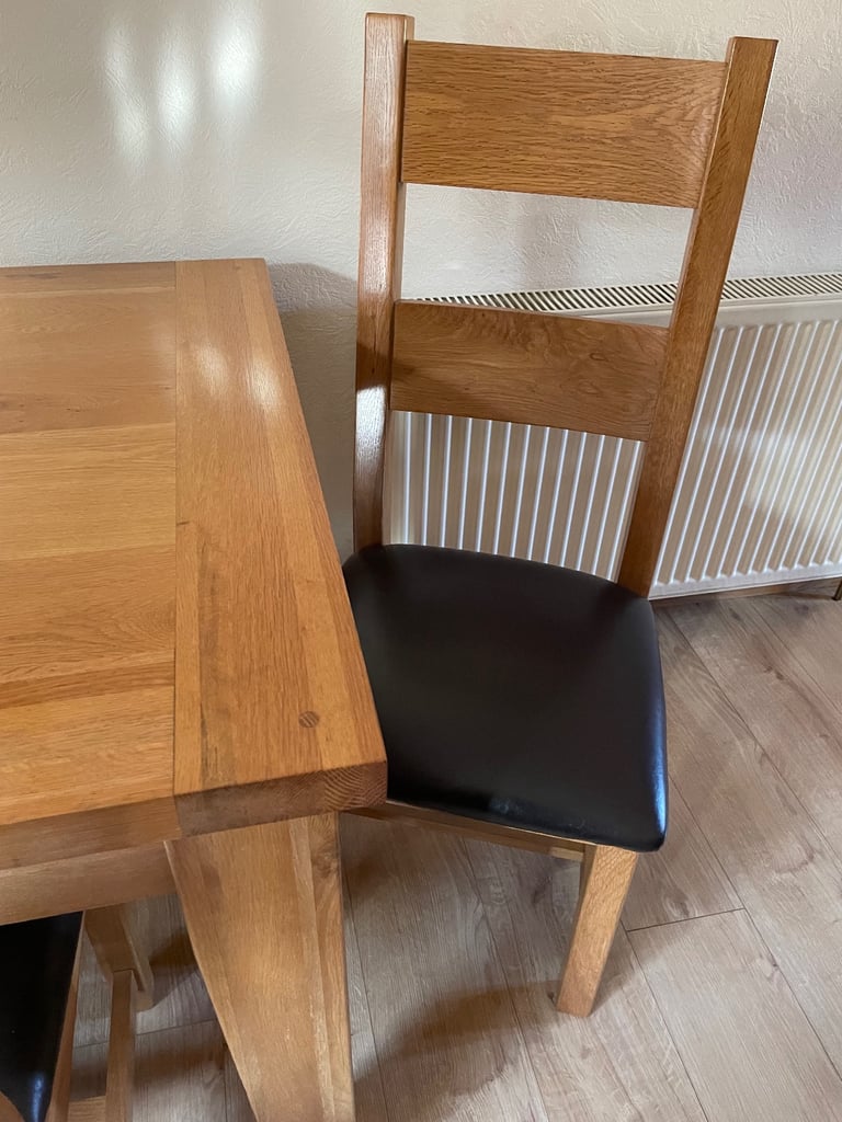 Oak dining table & 6 chairs