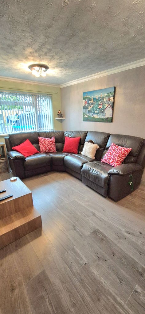 Leather Recliner Vorner Suite