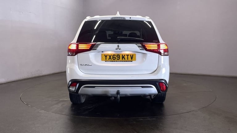 2019 69 MITSUBISHI OUTLANDER 2.0 MIVEC EXCEED SUV 5DR PETROL CVT 4WD EURO 6 (S/S