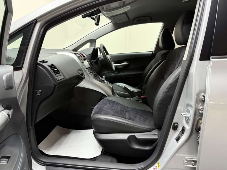 2012 Toyota Auris 1.8 VVT-h T Spirit CVT Euro 5 (s/s) 5dr Hatchback Hybrid Automatic