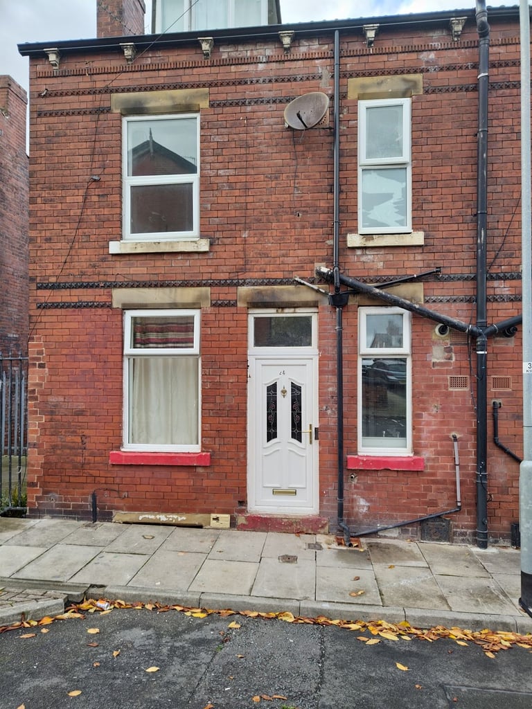 2 BED HOUSE KEPLER TERRACE HAREHILLS LEEDS LS8 5EH