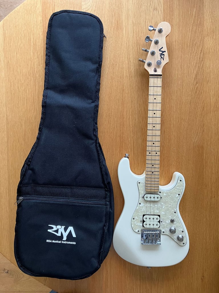 Risa ST Cream Electro Tenor Ukulele