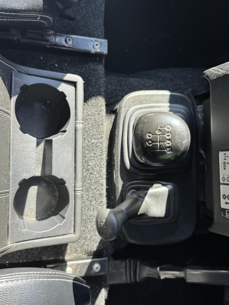 2010 Land Rover Defender 90 2.4 TDCi Hard Top SUV 3dr Diesel Manual 4WD SWB Euro 4 (122 bhp) SUV ...