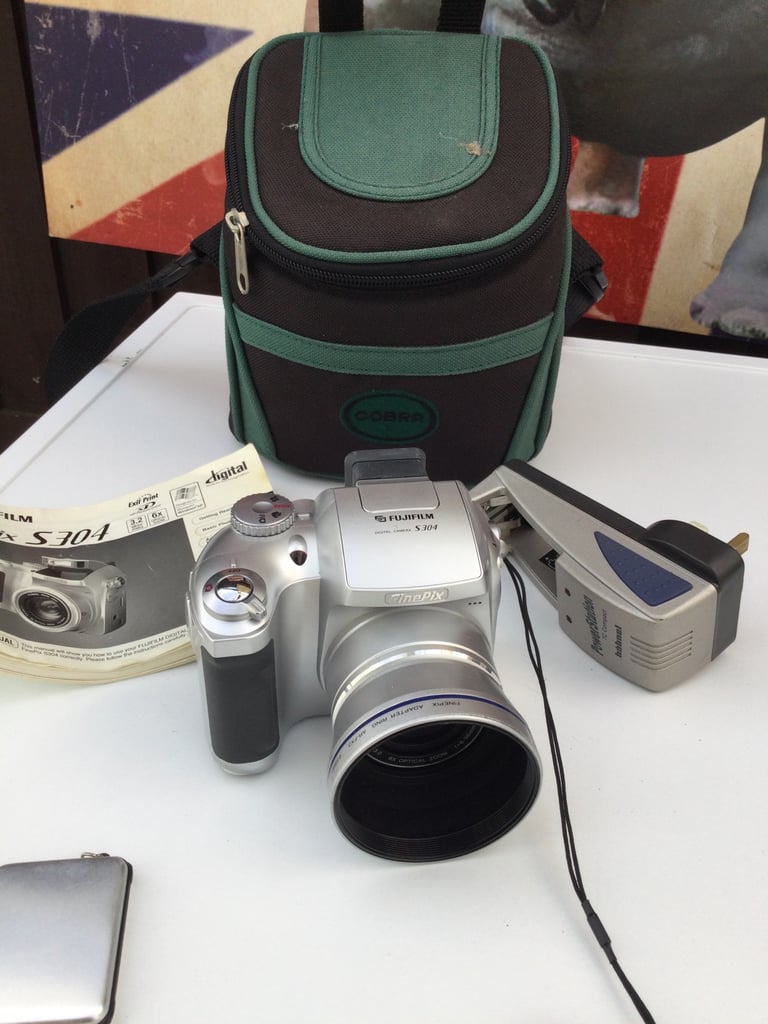 Fujifilm digital camera S304