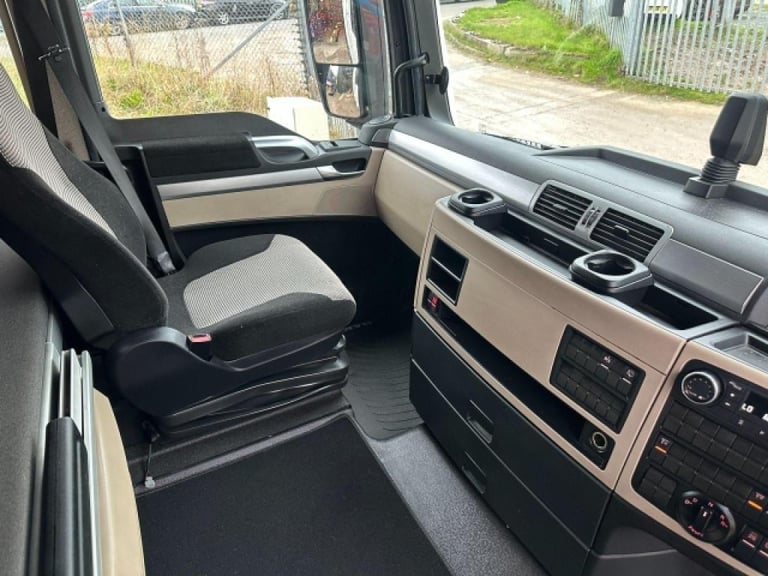 MAN TGX 26.460 6x2 MID LIFT SLEEPER CAB TRACTOR UNIT