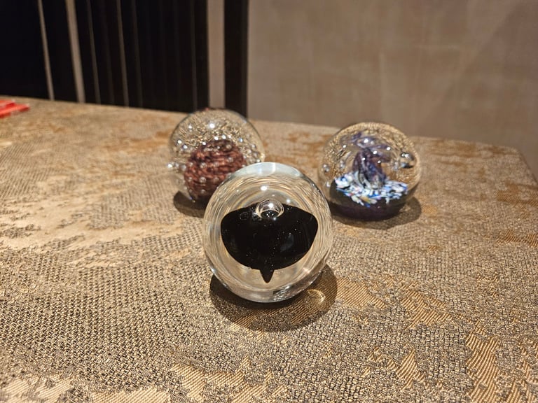 3x paperweights made out of glass