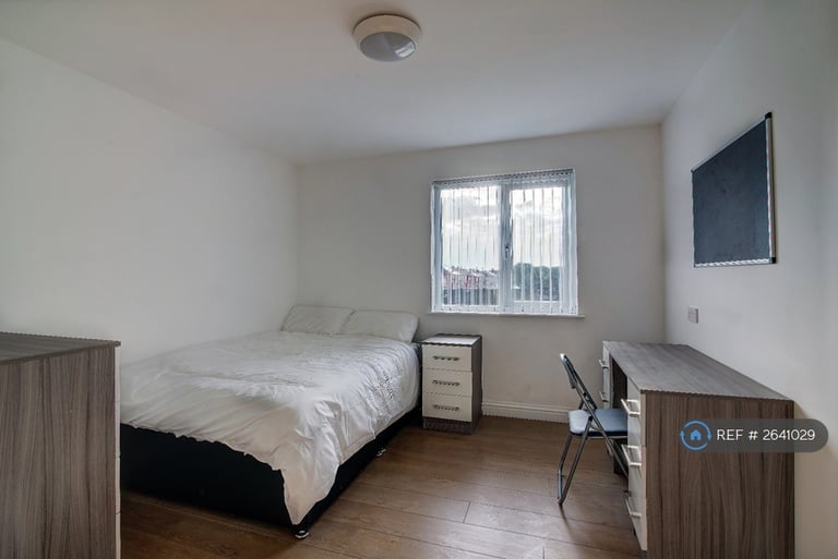 7 bedroom flat in Stonemasons Close, Liverpool, L7 (7 bed) (#2641029)