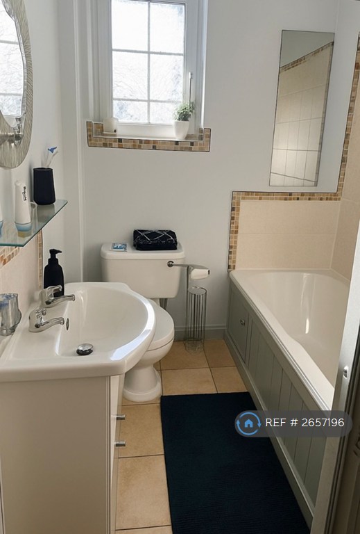 2 bedroom flat in Manchester Road, Bury, BL9 (2 bed) (#2657196)