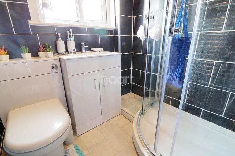 Find a beautiful room for rent today in Seven Sisters 🎉🎉
