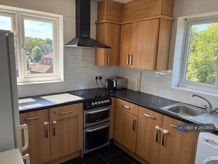 2 bedroom flat in Bushey, Bushey, WD23 (2 bed) (#2653852)