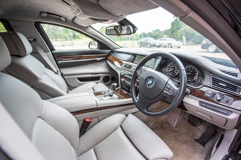 BMW 760Li High-Security VR7/9 Armoured Car