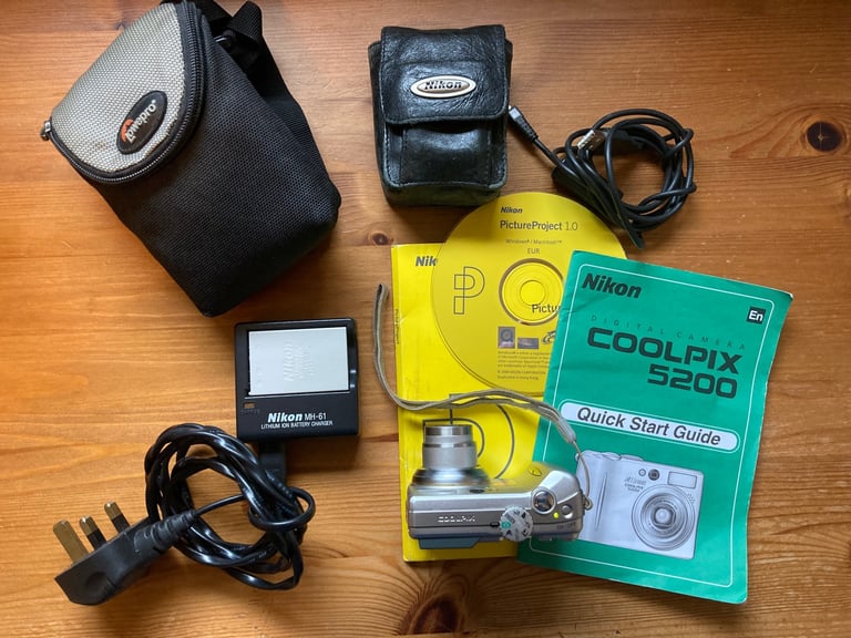 Nikon COOLPIX 5200 Digital Camera Package