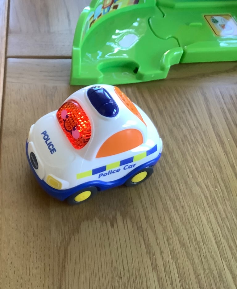 Various VTECH Toot Toot Fire. station, Police Station, lots of tracks, cars in Very Good Condition 