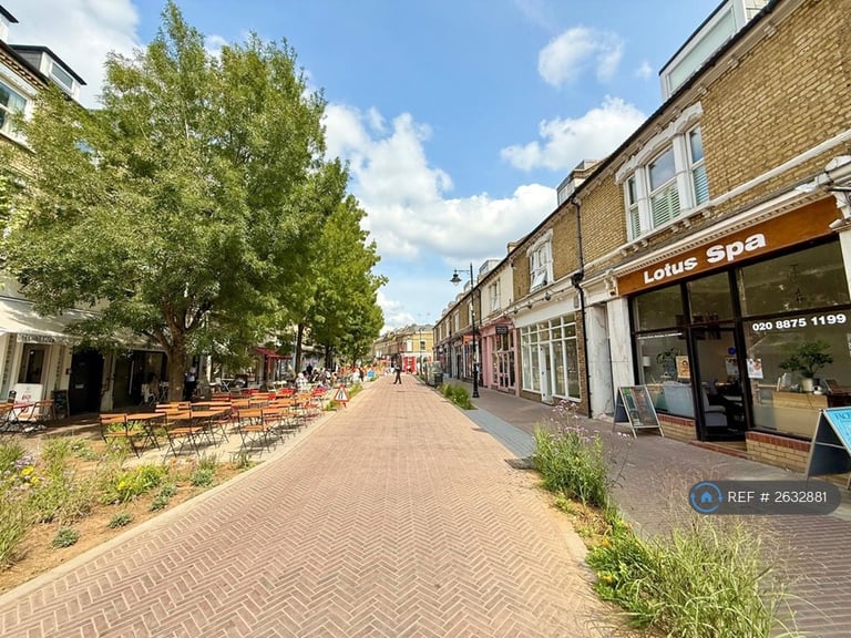 1 bedroom flat in Fairfield Street, London, SW18 (1 bed) (#2632881)