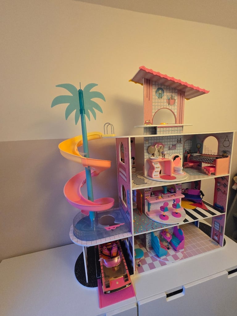 LOL Surprise! Fashion Dolls House of Surprises and LOL Surprise! Car-Pool Coupe