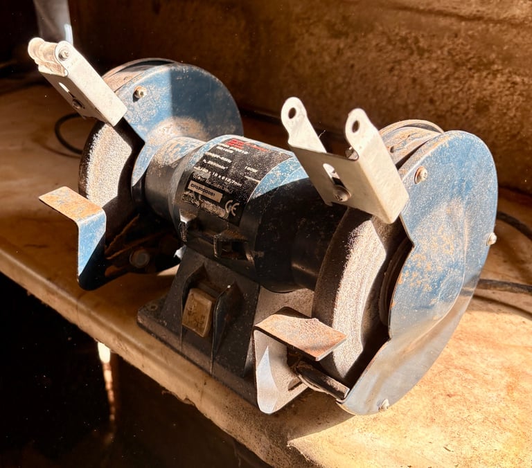 Bench Grinder TOURET À MEULER 